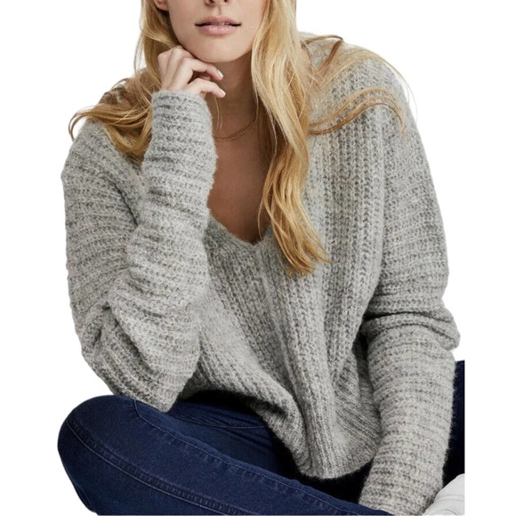 Free People Sweaters - Feee people moonbeam V Cropped oversized sweater